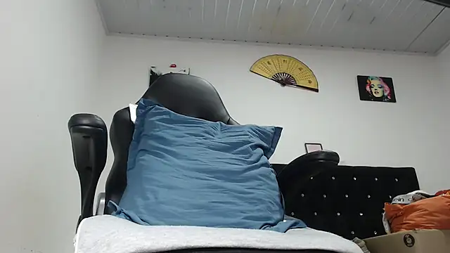 pamelabigcock69 online show from May 31, 8:10 pm