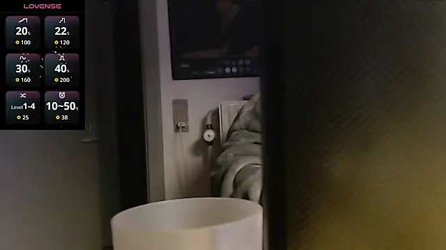 wicki von trannyston online show from December 2, 3:04 pm