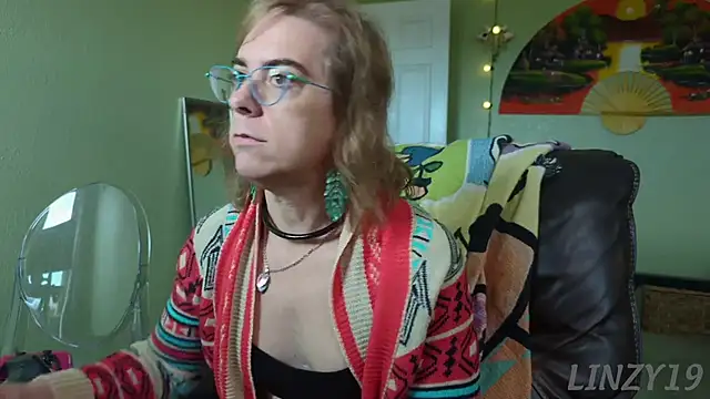 Linzy 19 online show from September 27, 4:49 pm