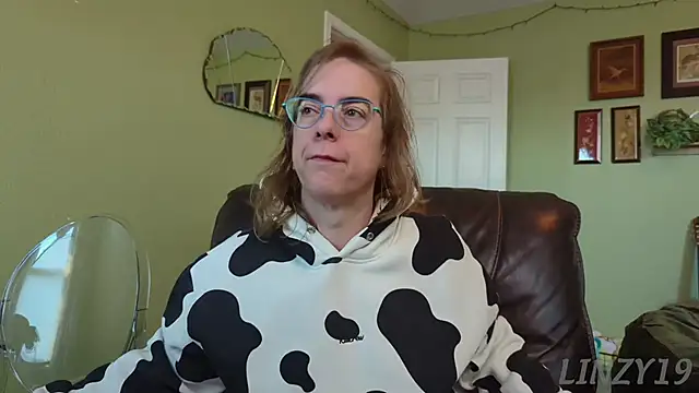 Linzy 19 online show from November 5, 2:50 pm