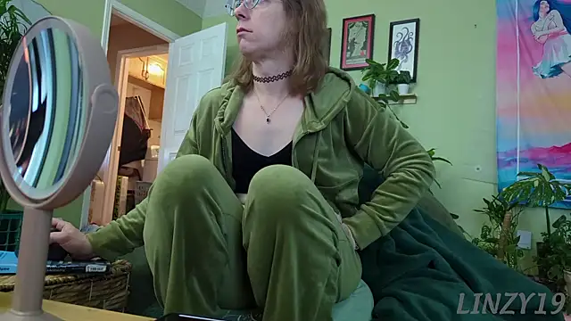 Linzy 19 online show from January 15, 2:38 pm